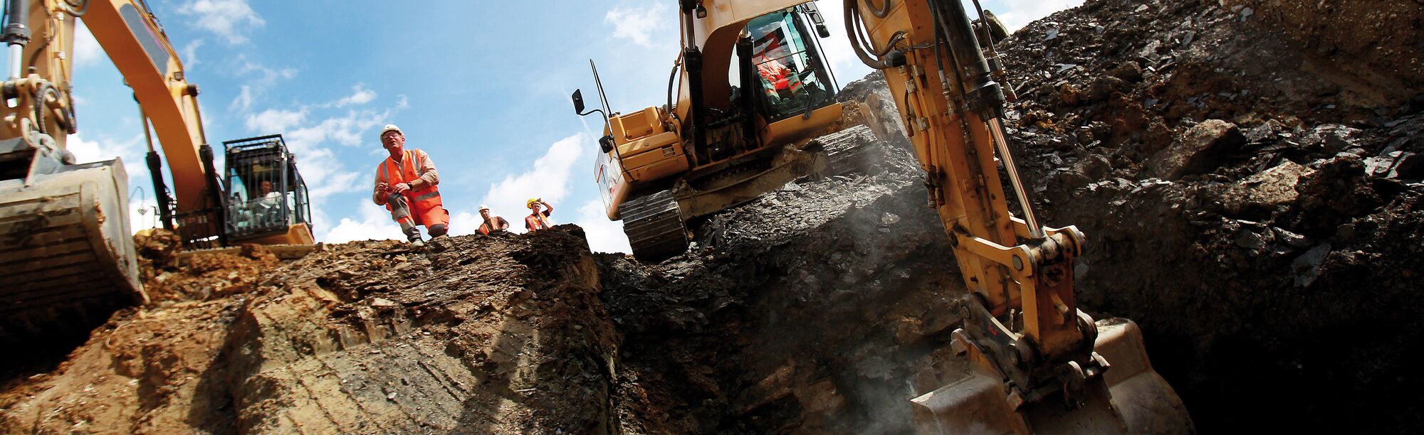 Großbaustelle mit Baumaschinen